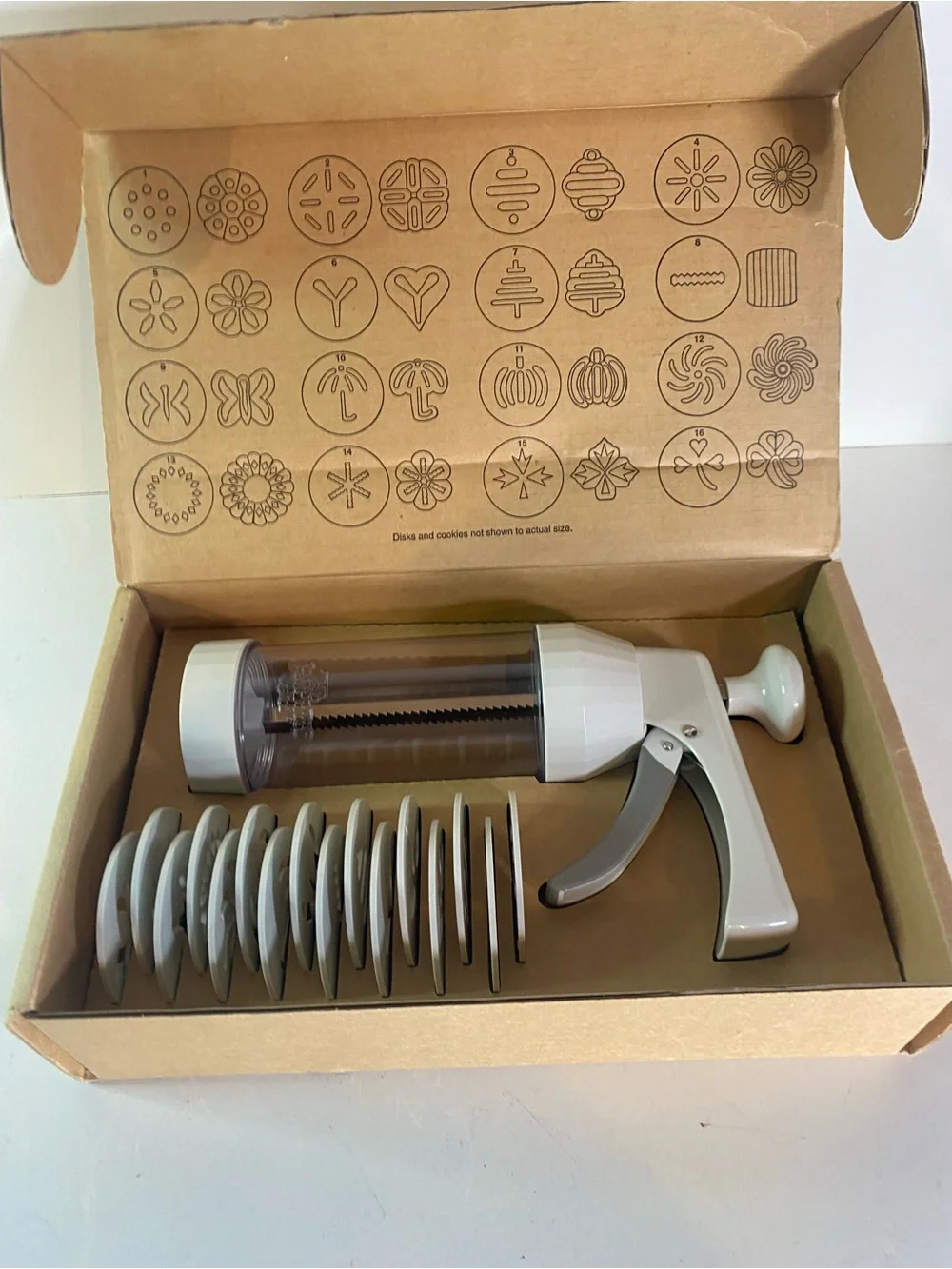 NIB Pampered Chef Spritz Cookie Press (Model 1525)